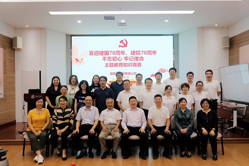 參賽隊伍、工作人員與公司領(lǐng)導(dǎo)合影留念.JPG 參賽隊伍、工作人員與公司領(lǐng)導(dǎo)合影留念.JPG