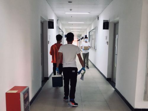 上周剛返校的老師實(shí)驗(yàn)室急需手套,上圖為老師剛從喀斯瑪廣醫(yī)倉(cāng)儲(chǔ)領(lǐng)取兩盒手套,喀斯瑪工作人員隨老師去辦公室下單并配送 .png 上周剛返校的老師實(shí)驗(yàn)室急需手套,上圖為老師剛從喀斯瑪廣醫(yī)倉(cāng)儲(chǔ)領(lǐng)取兩盒手套,喀斯瑪工作人員隨老師去辦公室下單并配送 .png