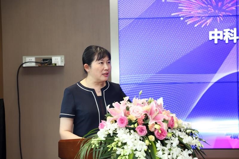 中國科學(xué)院科技產(chǎn)業(yè)化網(wǎng)絡(luò)聯(lián)盟副秘書長、中科中建產(chǎn)業(yè)研究院院長史麗瑩介紹研究院情況.jpg