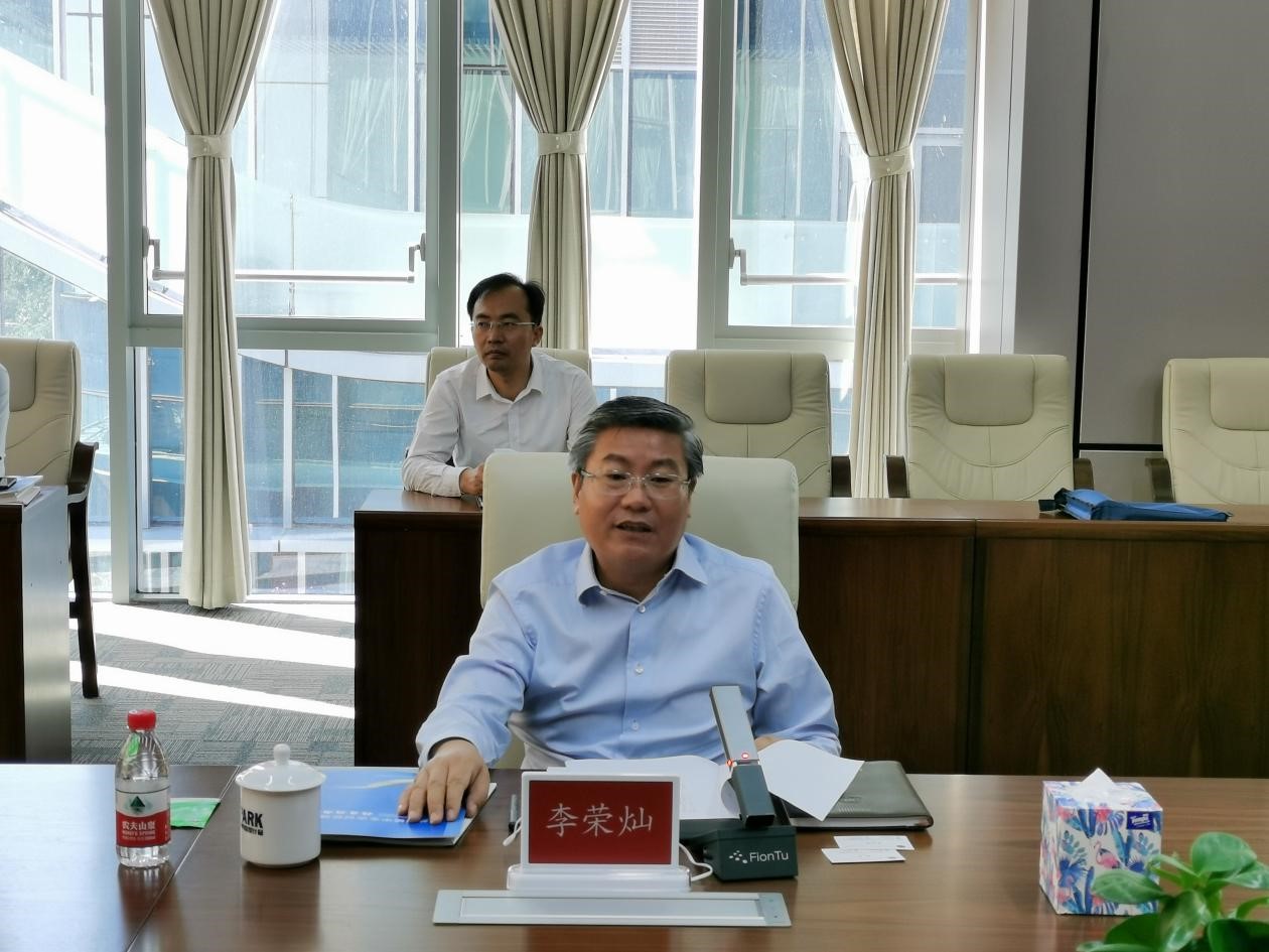 李榮燦書記發(fā)言.jpg 李榮燦書記發(fā)言.jpg